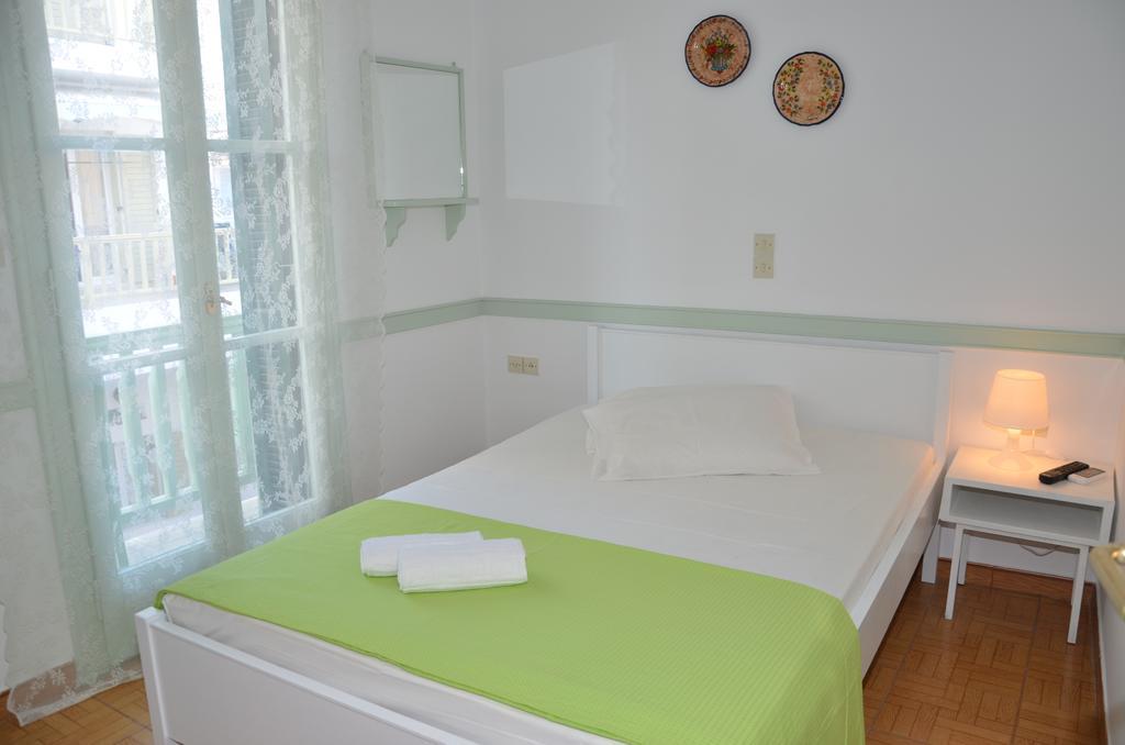 Aegli Rooms Tinos Bilik gambar